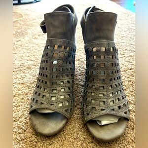 Maurices Boots Womens 10M Brown Jordan Peep Toe Ankle Bootie Block Heels 53276